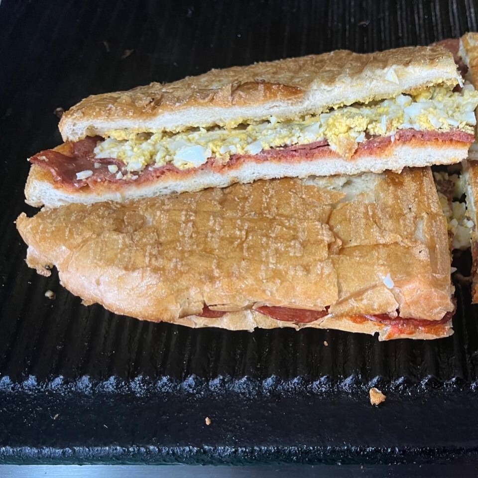 Sucuklu Yumurtalı Tost Menü