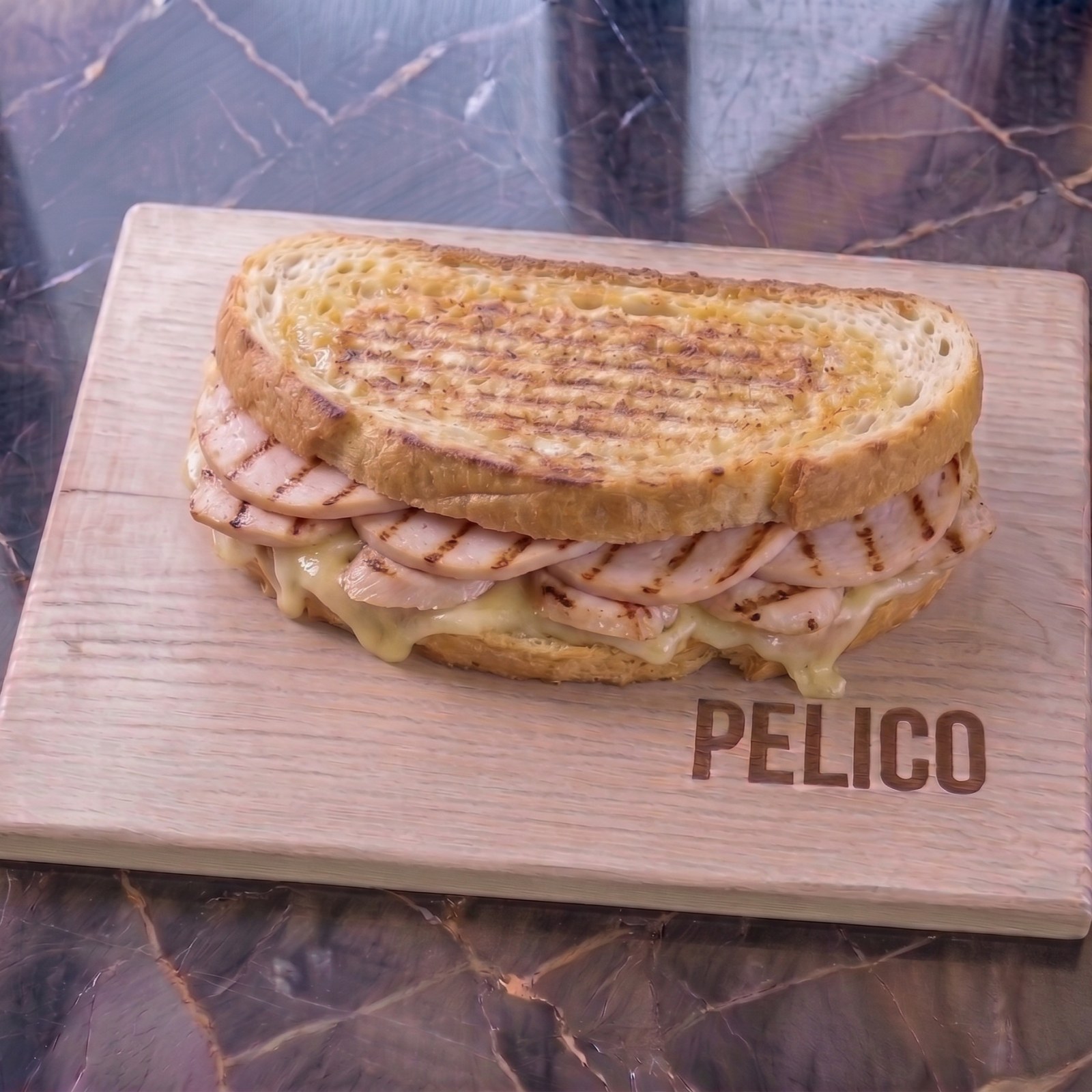 Tavuk Jambonlu Kaşarlı Tost