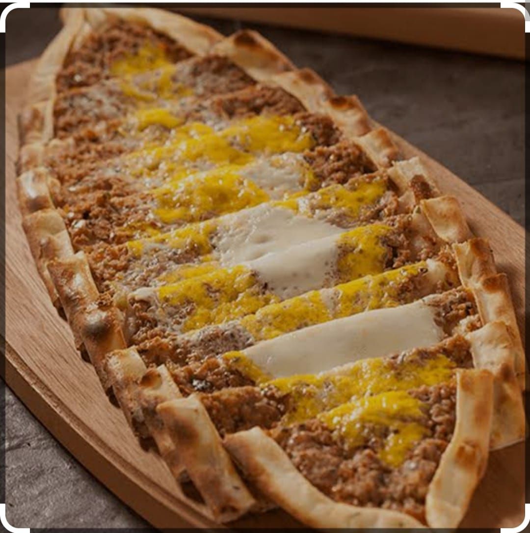 Kıymalı Yumurtalı Pide