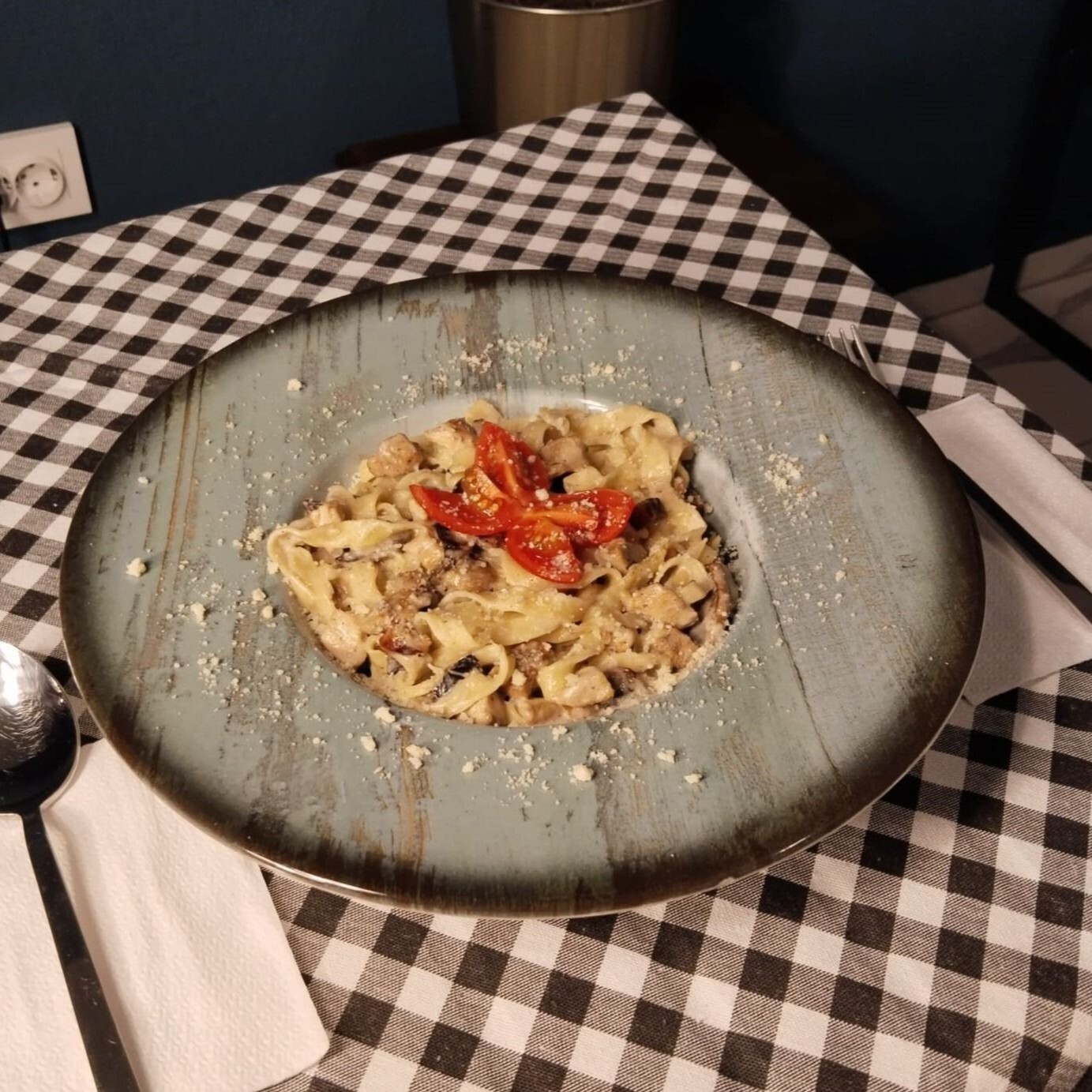Kremalı Tavuklu Fettuccine