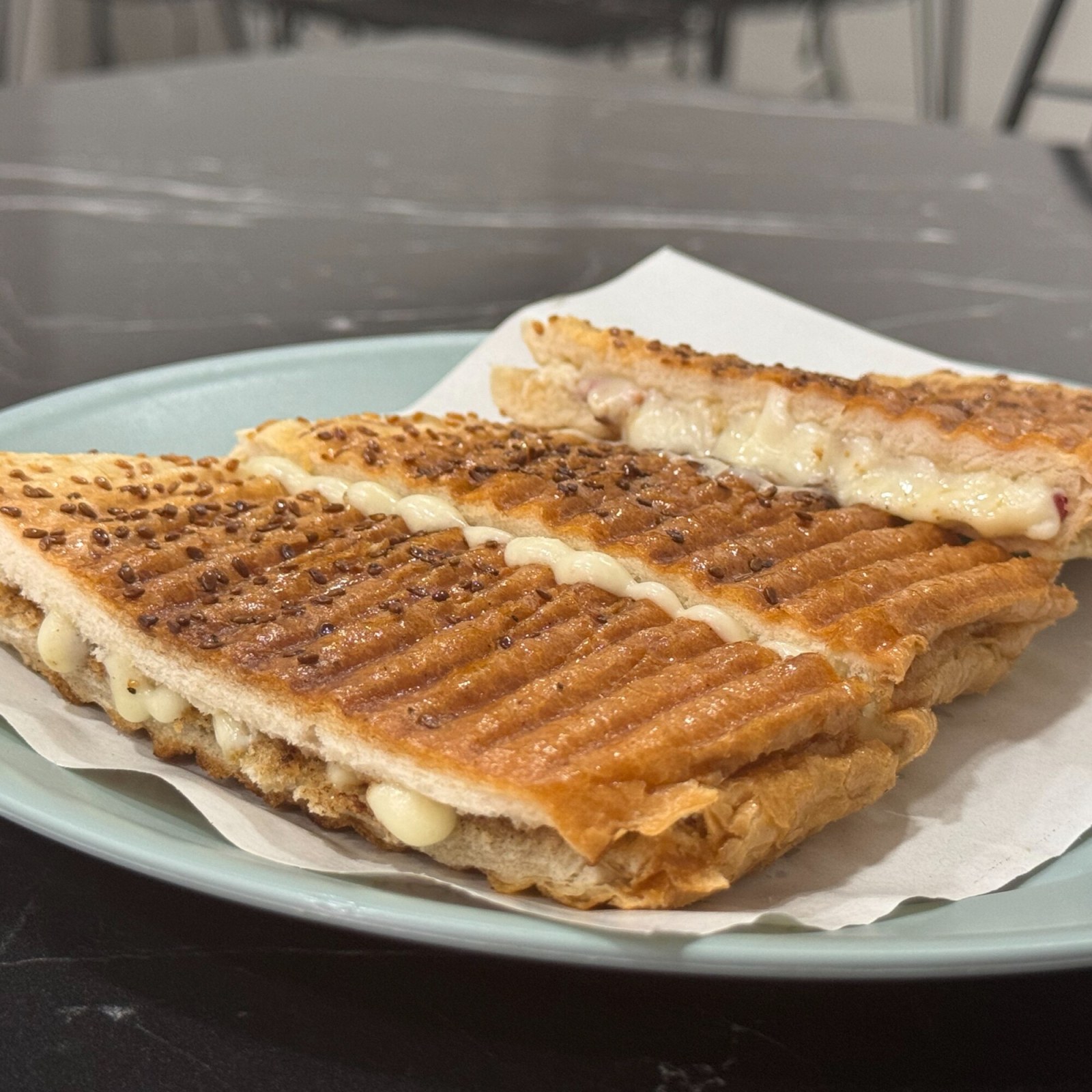 Sucuklu Kaşarlı Tost