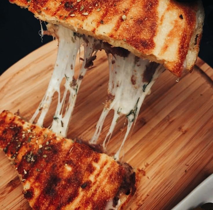 Kaşarlı Bazlama Tost+Söğüş