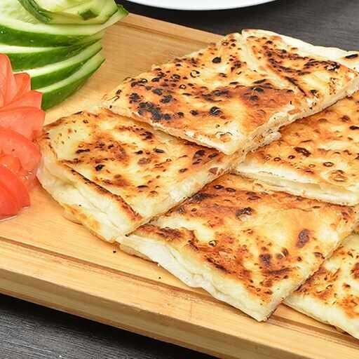 Sucuklu gözleme