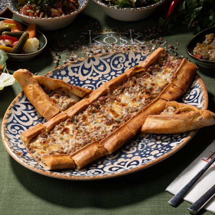 Kıymalı Kaşarlı Pide