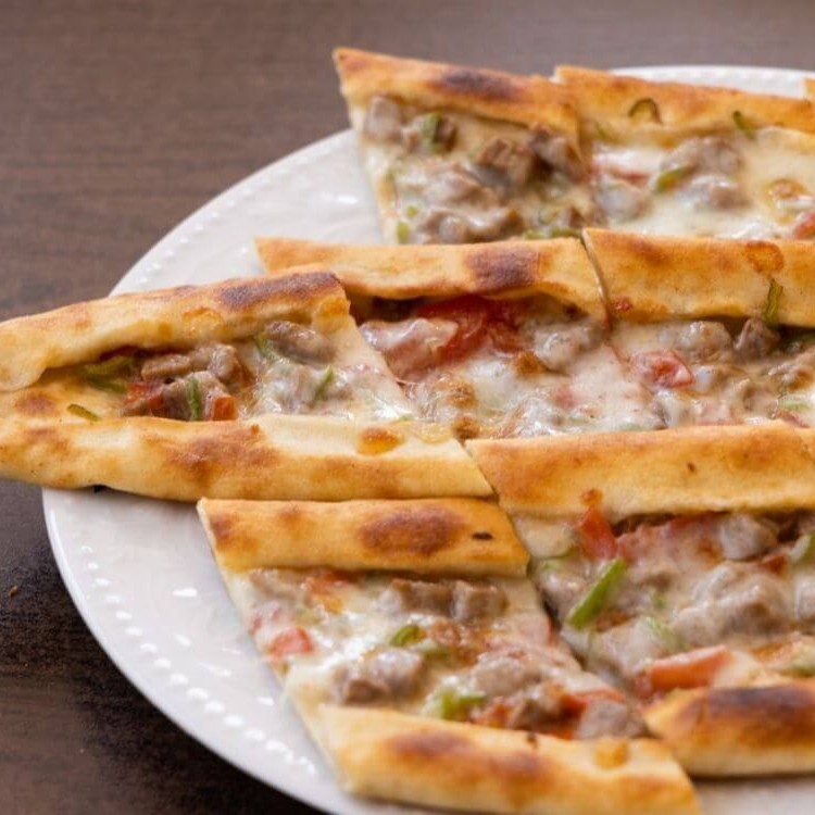 Kuşbaşılı Kaşarlı Pide