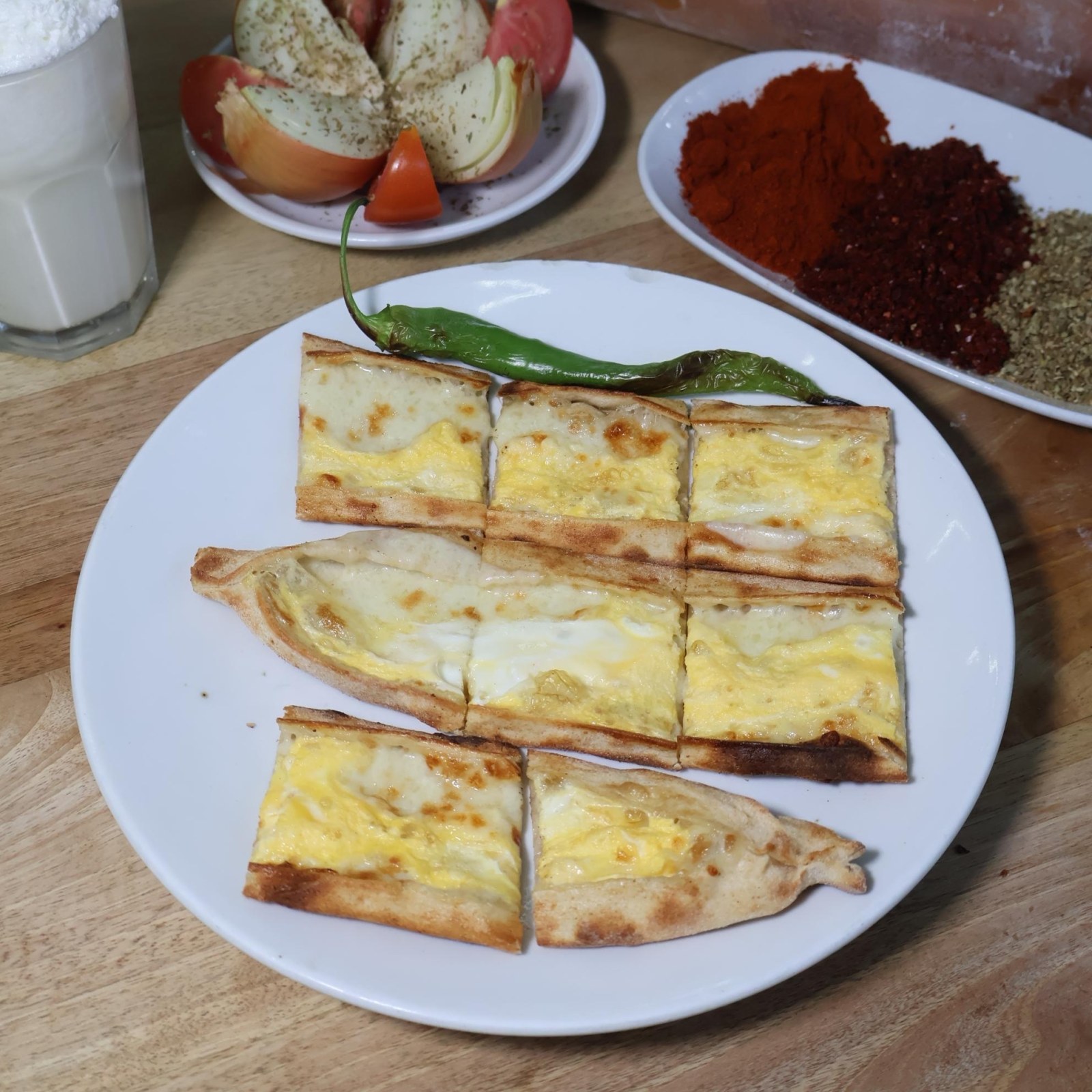 Kaşarlı Yumurtalı Pide