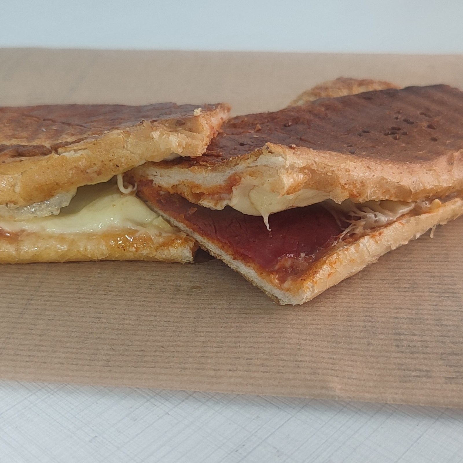 Pastırmalı Kaşarlı Tost