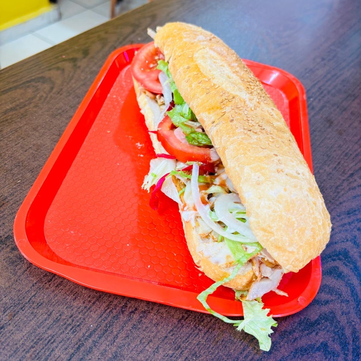 Yarım Ekmek Arası Kaşarlı Tavuk Döner