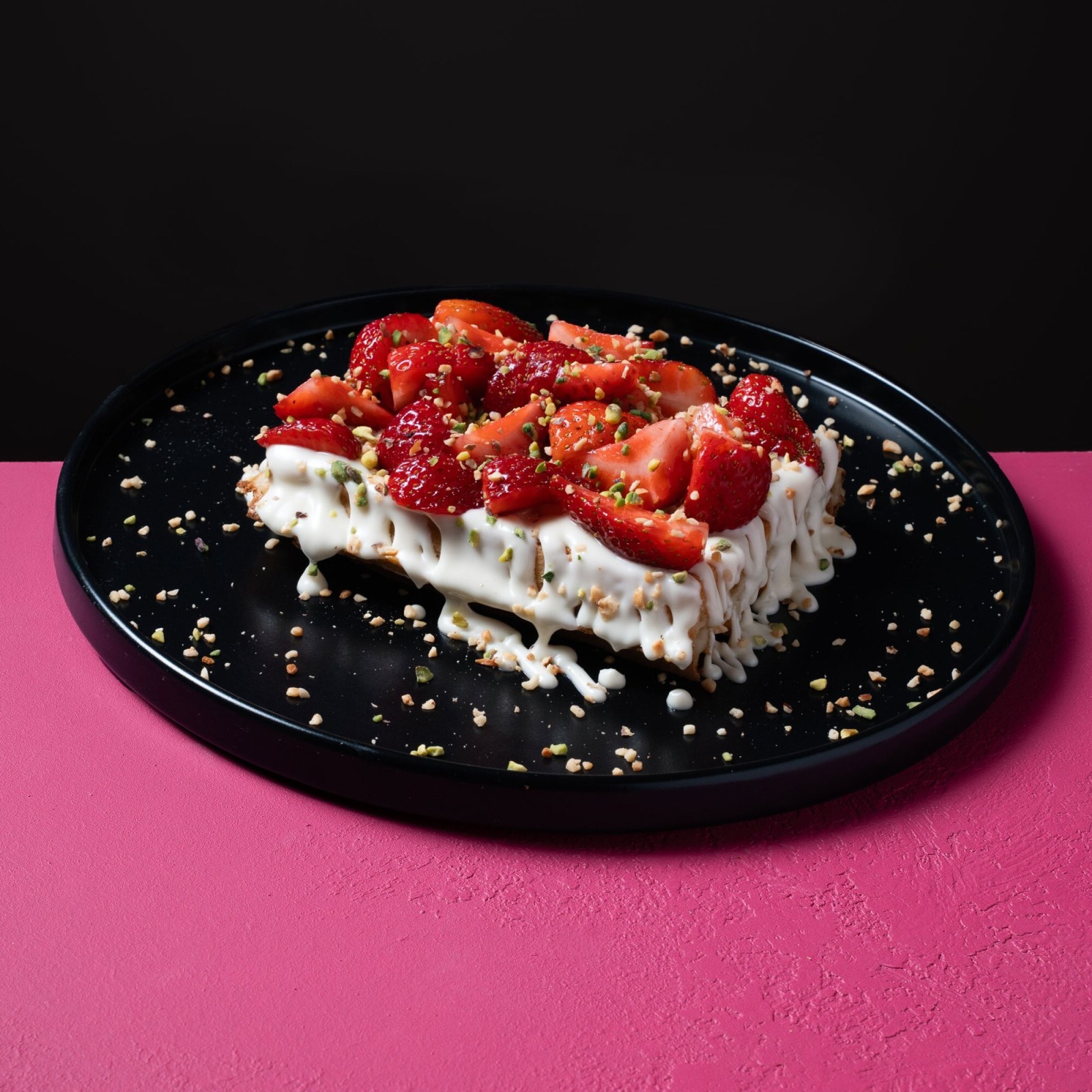 Beyaz Çikolatalı Çilekli Waffle