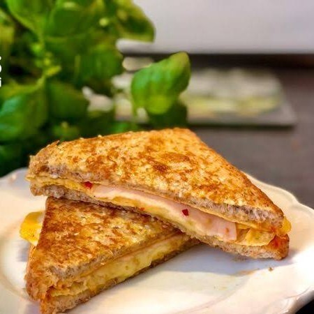 Yumurtalı Kaşarlı Tost