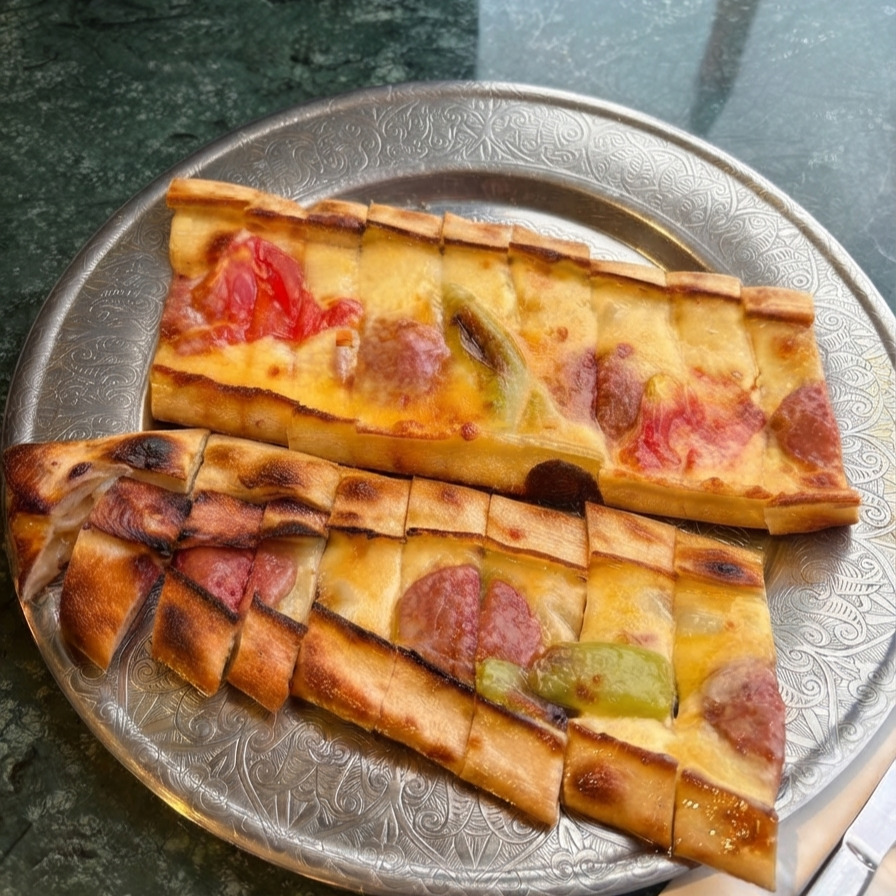 Sucuklu Kaşarlı Pide