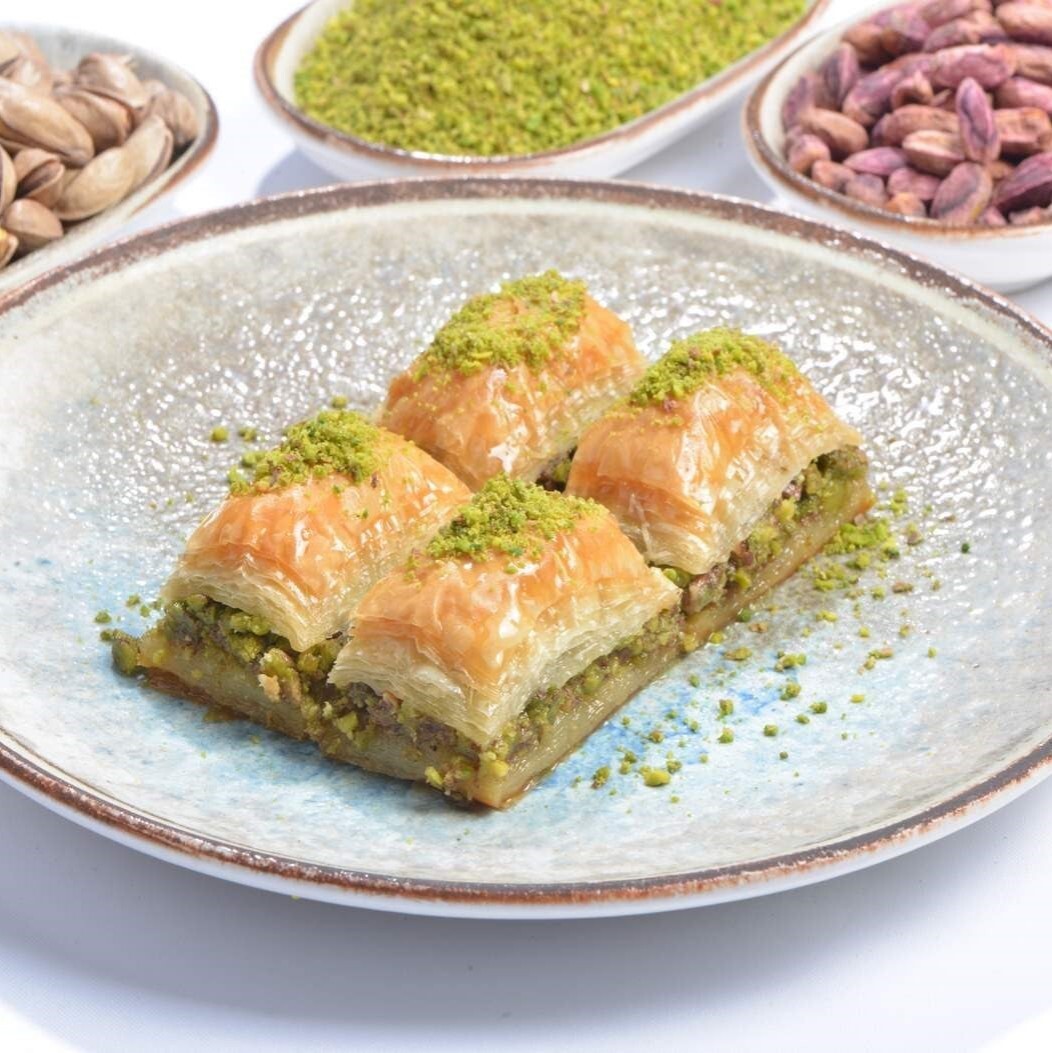 Acı & Fıstıklı Tatlı 2'li Menü