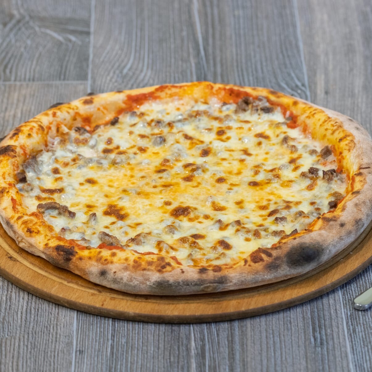 İskuji Etli Pizza (Büyük Boy)