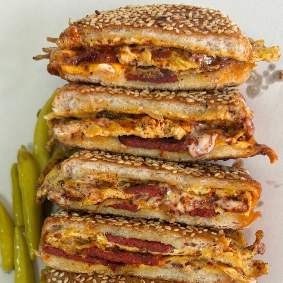 Susamlı Ekmek Sucuk Yumurta