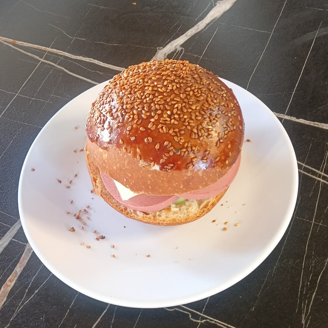 Kaşar Peynir Ve salamlı Sandviç