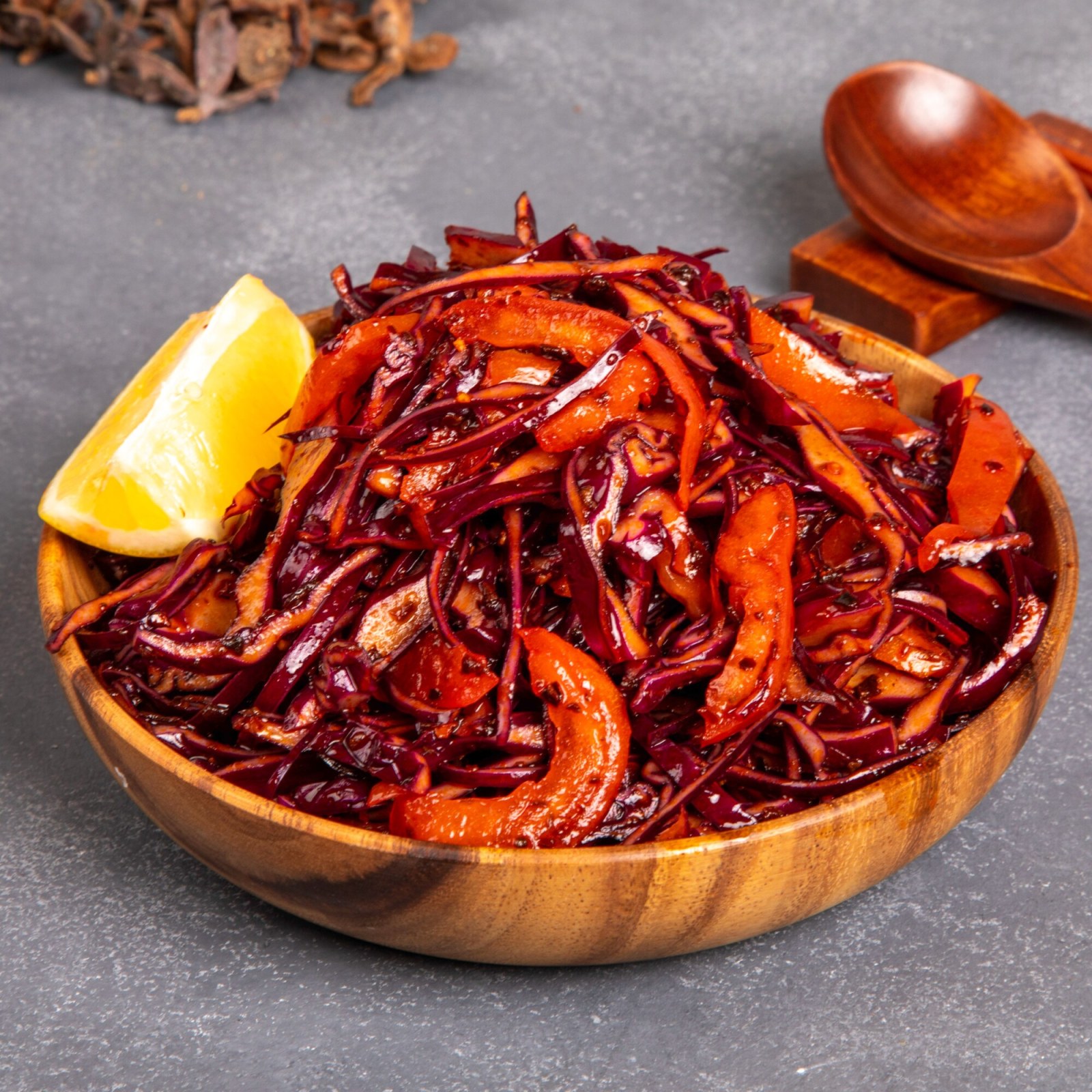 Acılı Lahana Salatası