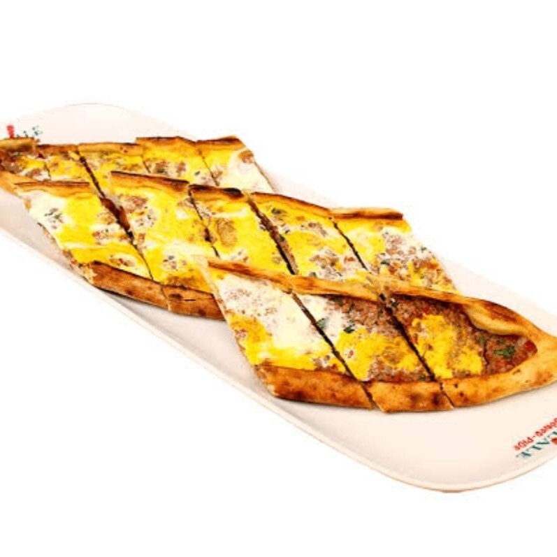 Kıymalı Yumurtalı Pide