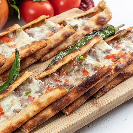 Kuşbaşılı Kaşarlı Pide