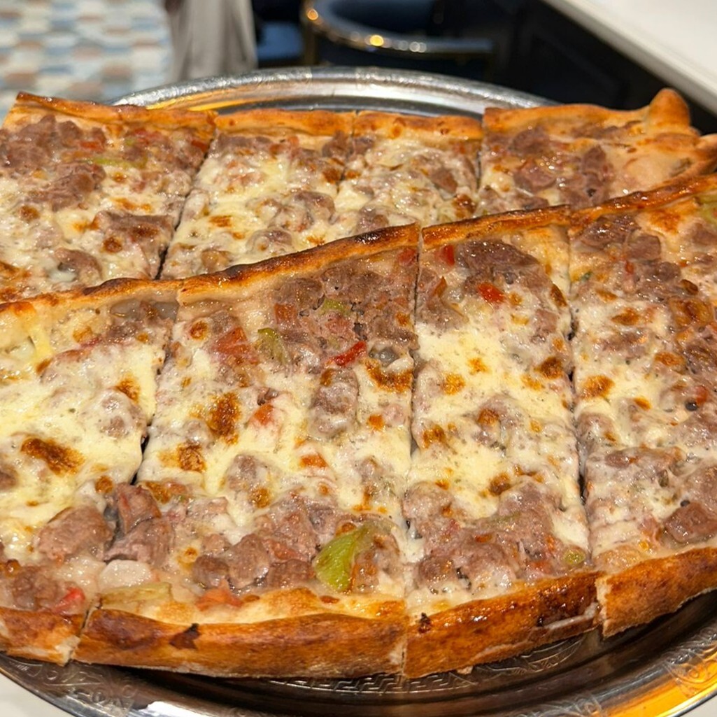 Kıymalı Kaşarlı Pide