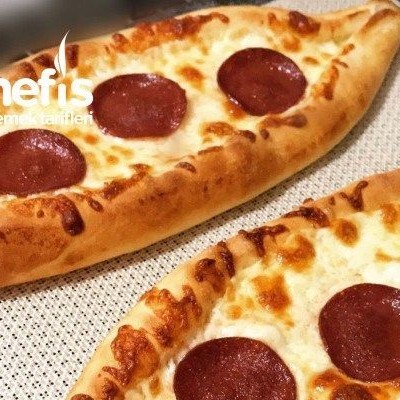 Kaşarlı Sucuklu Pide