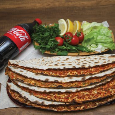 10 Lahmacun + Kola (2,5 L.)