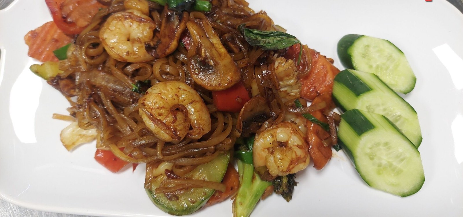 Kızarmış Acılı Erişte (Karides) & Drunken Noodles (Shrimp)