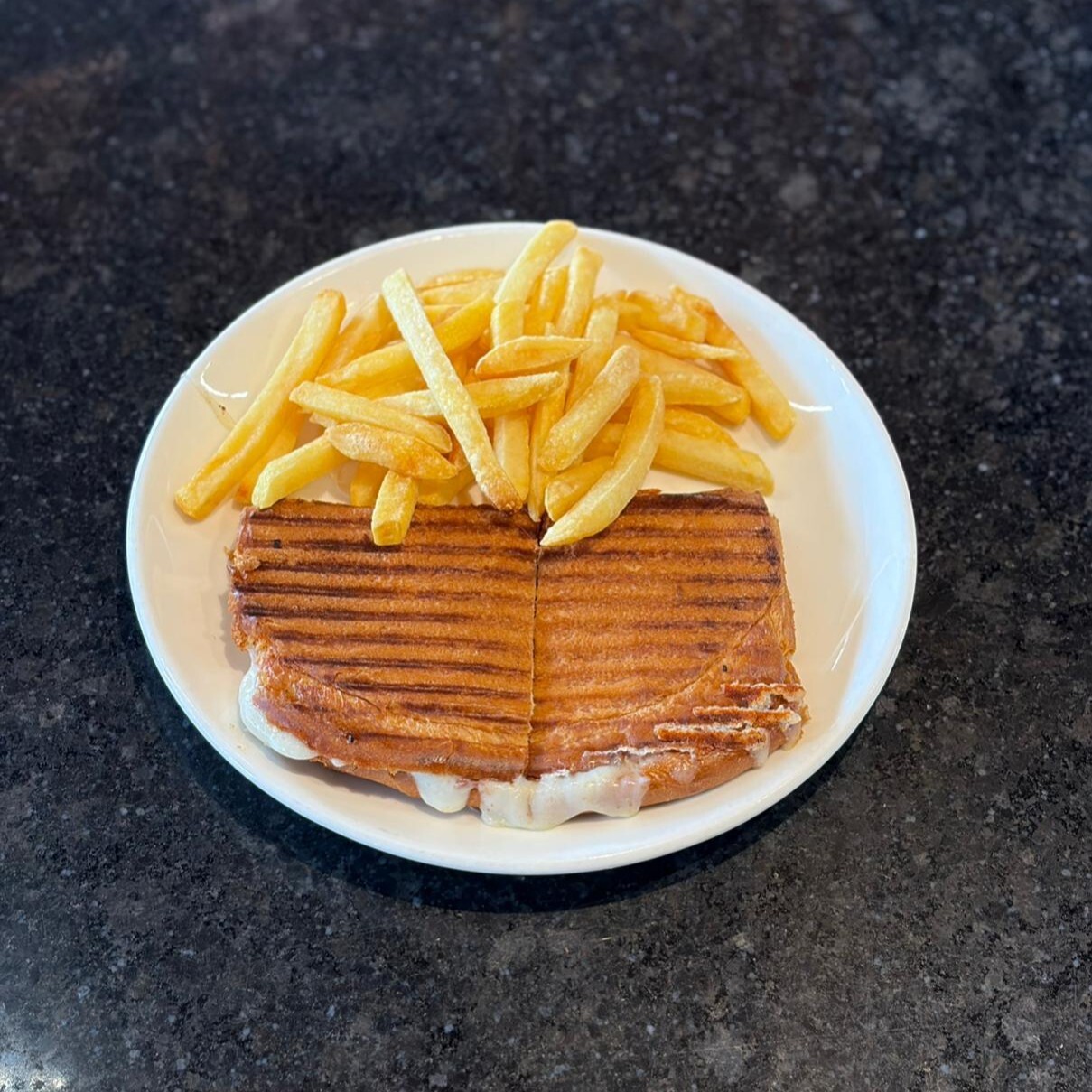 Eritme Peynirli Tost