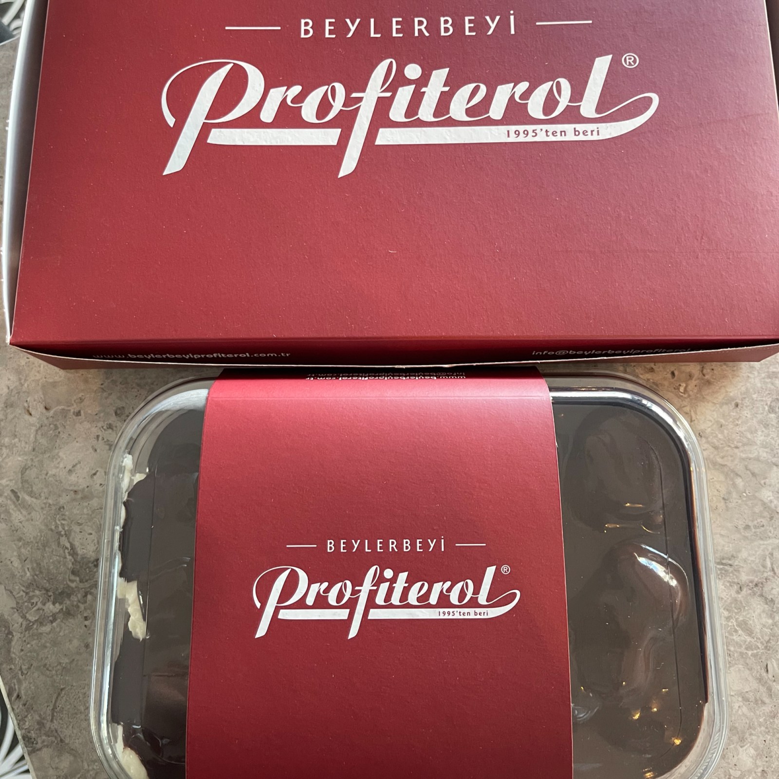 (1 KG Profiterol + 1 KG Karışık Ekler) Tatlı Sepeti 5