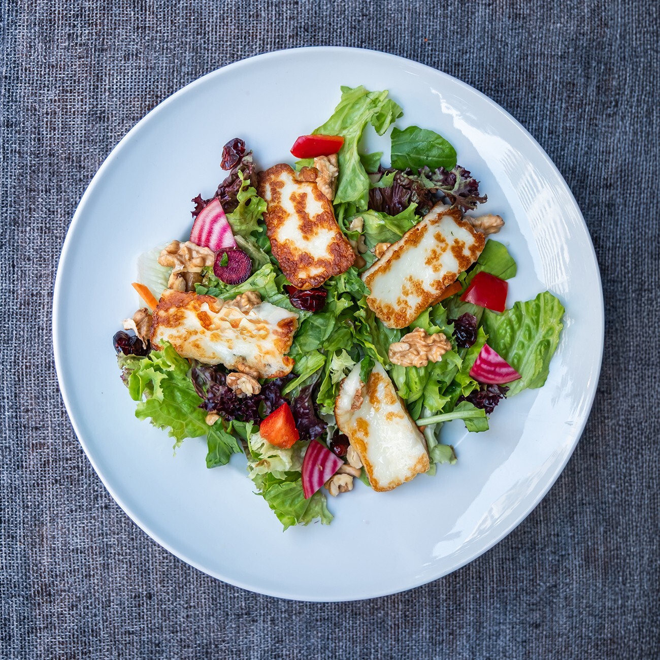 Hellimli Salata