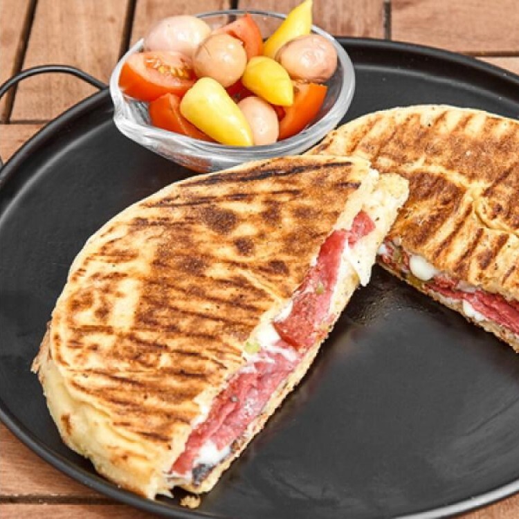 Bazlama Sucuklu Kaşarlı Tost