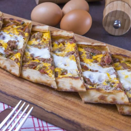 Kuşbaşı Kaşarlı Yumurtalı Pide