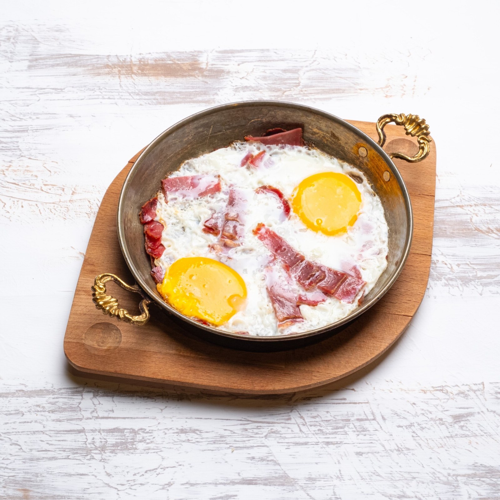 Sahanda Yumurta Pastırmalı