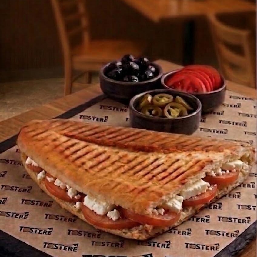Beyaz Peynirli Domatesli Tost