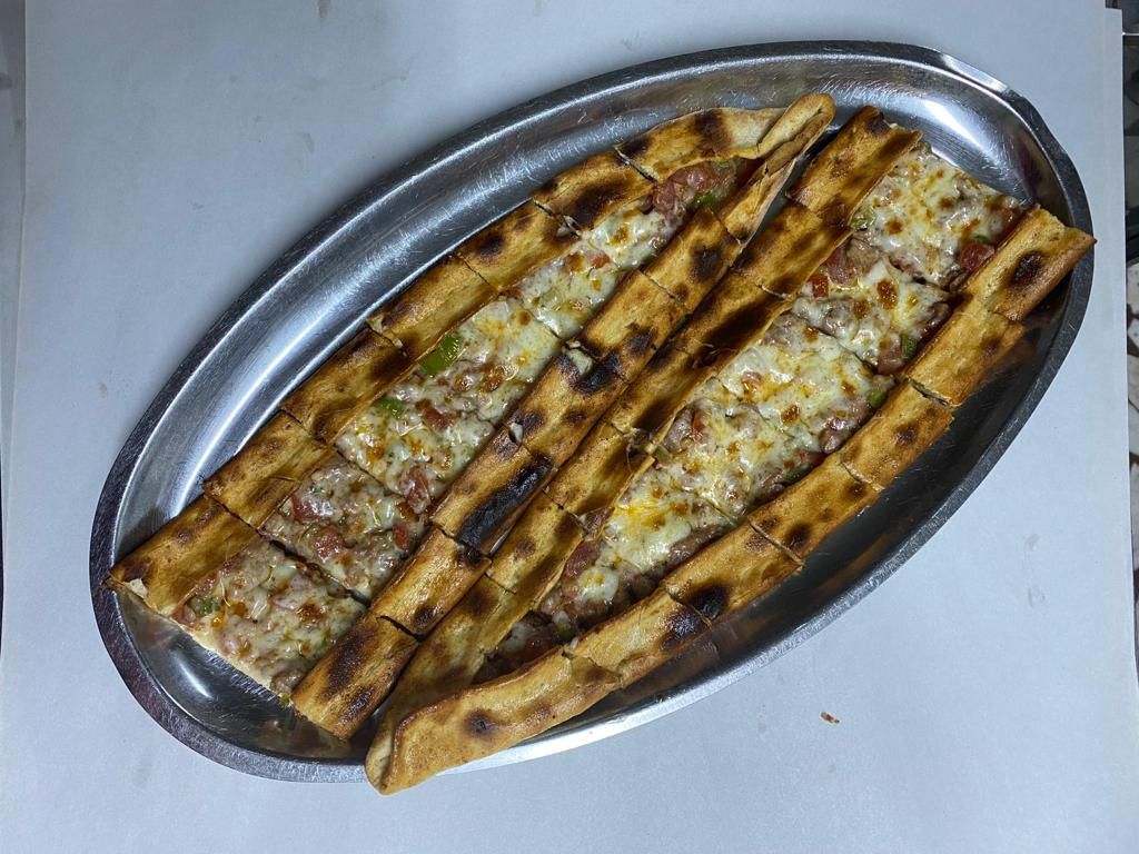 Kuşbaşılı Kaşarlı Pide