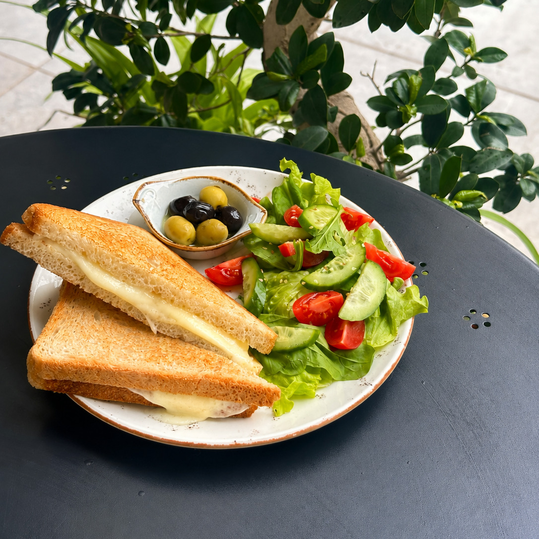 Ekşi Mayalı Kaşarlı Tost