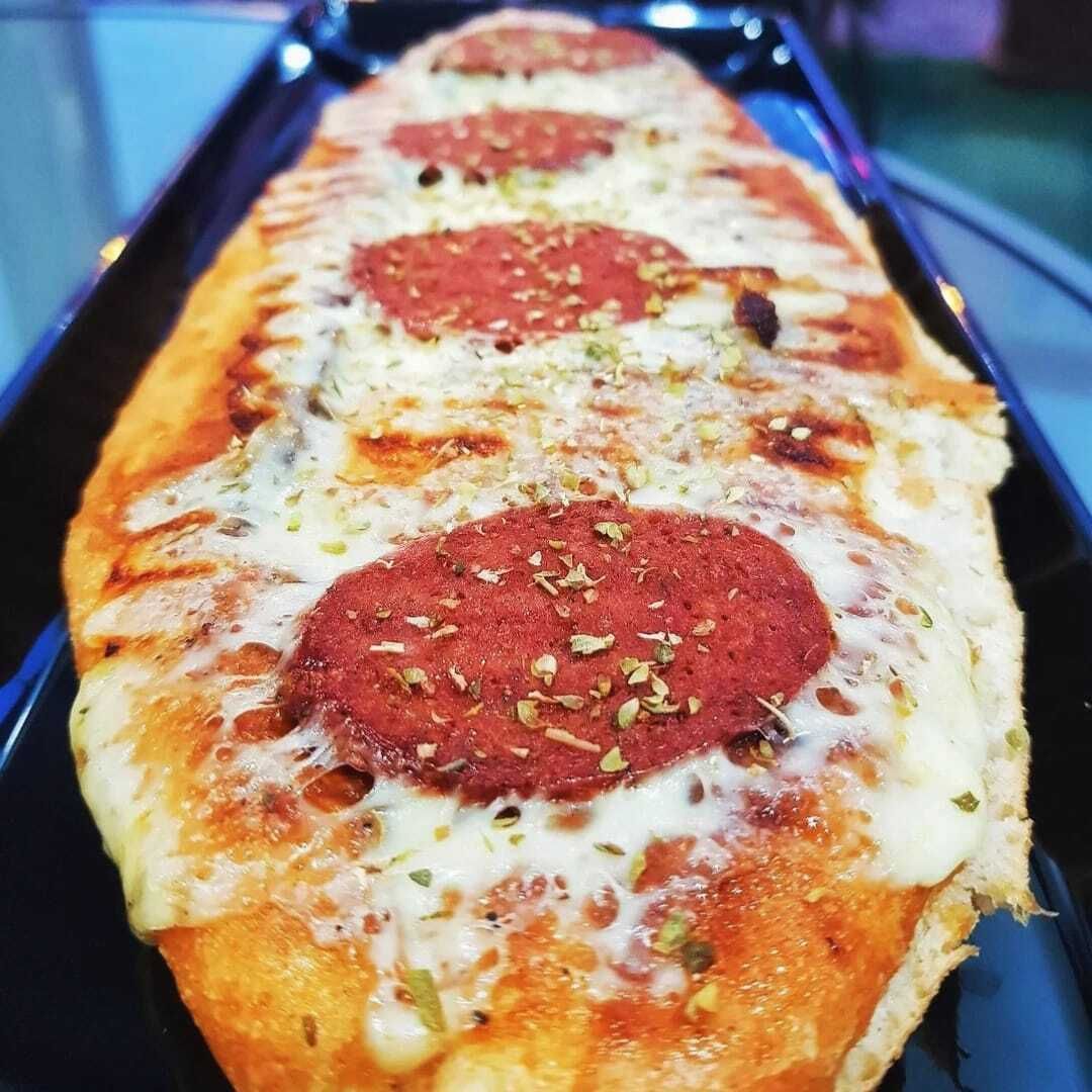 Yarım Ekmek Sucuklu Kaşarlı Tost