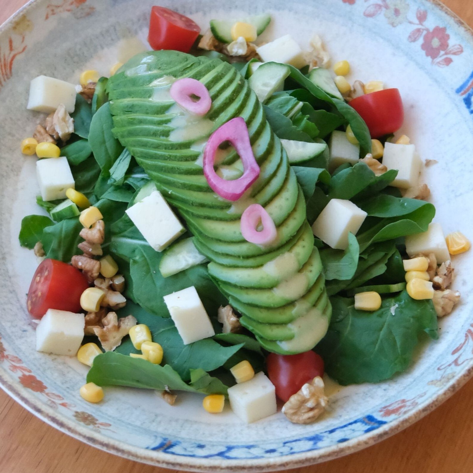 Tulum Peynirli & Avokadolu Salata