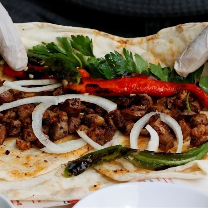 Pide Ekmek Arası Ciğer Şiş