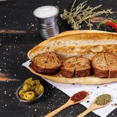 Yarım Ekmek Arası Soslu Kokoreç
