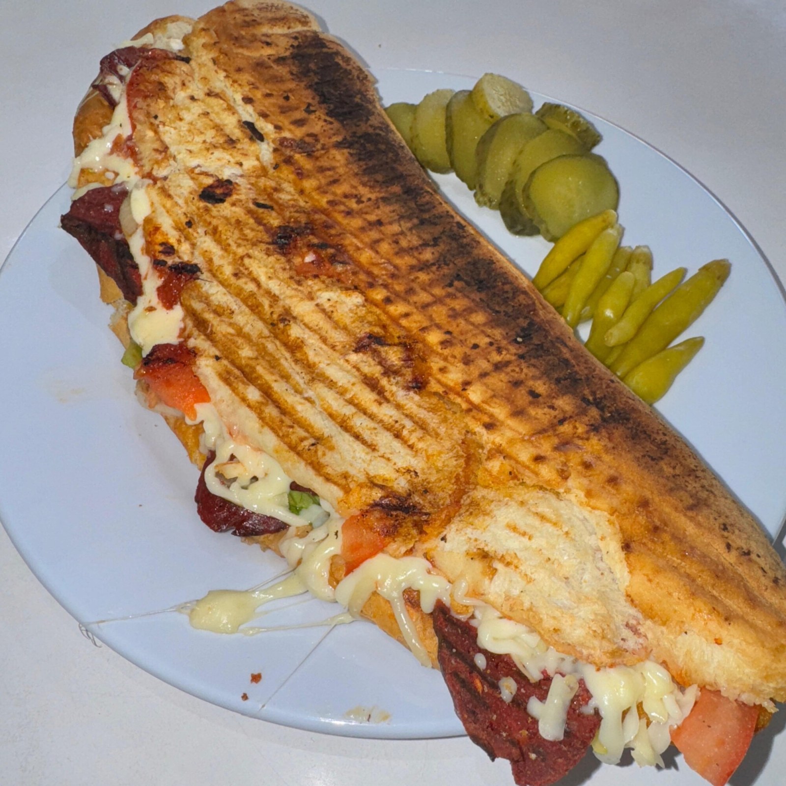 Üç Çeyrek Karışık Tost
