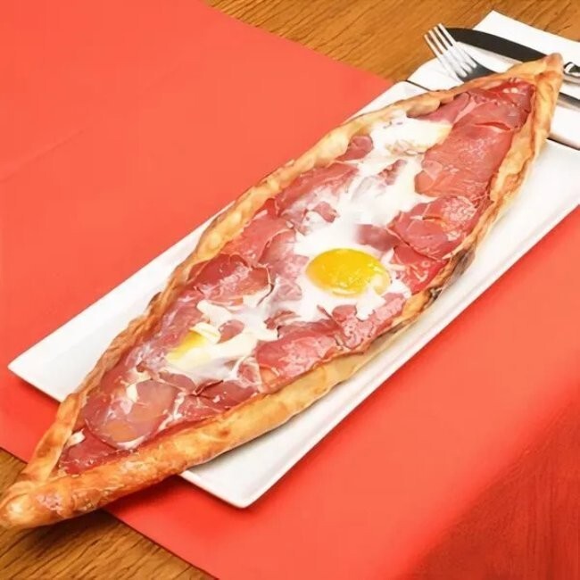 Pastırmalı Kaşarlı Pide +330 Ml Coca Cola