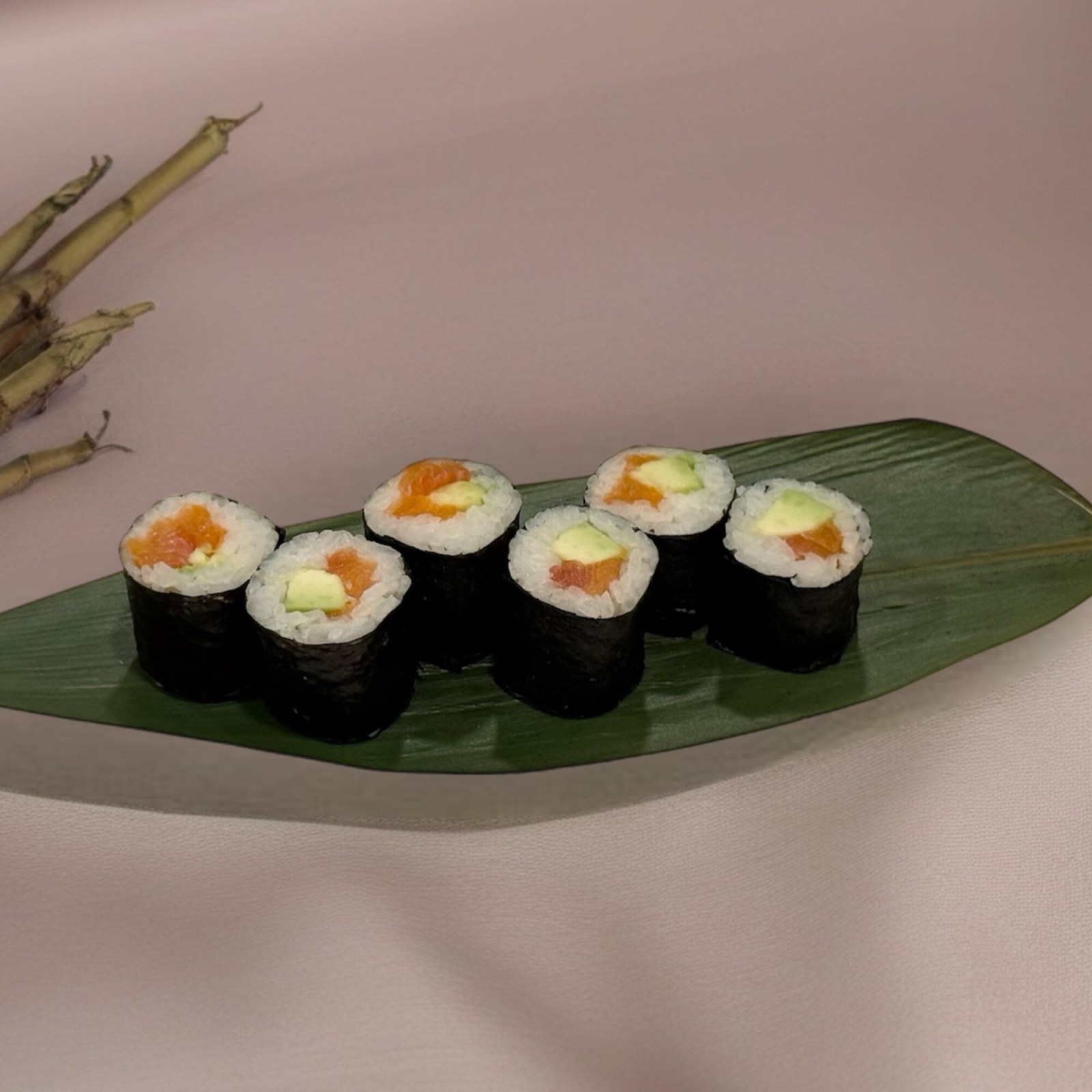 Avokado Sake Maki (6 pcs.)