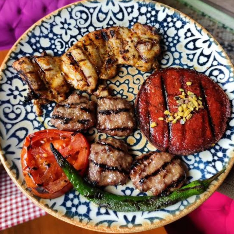 Karışık Izgara (Tavuk Pirzola, Kasap Köfte, Kasap Sucuk)