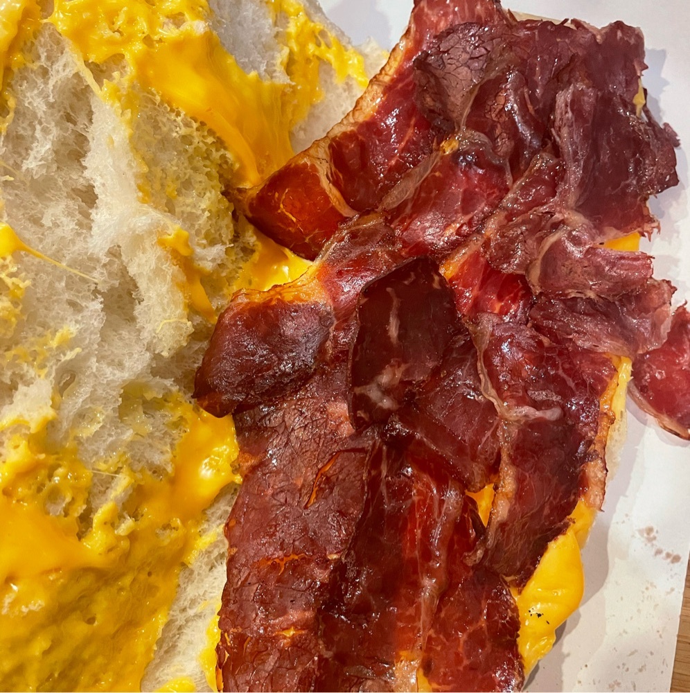 Antrikot Pastirma + Cheddar Peynirli + tereyağ +Patates Kızartması