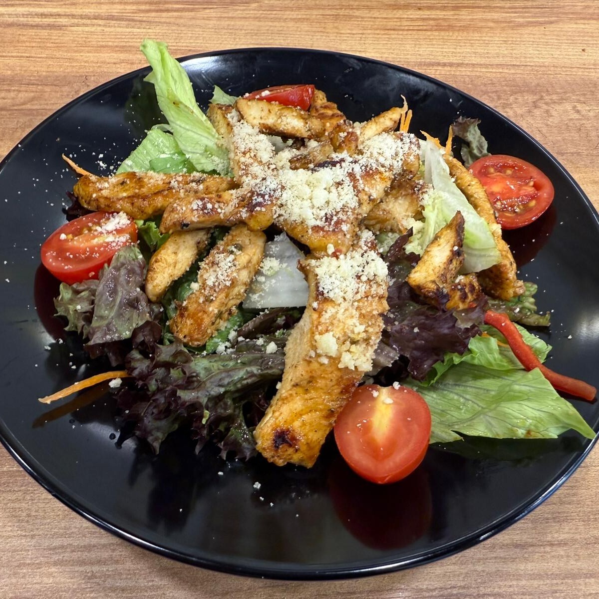 Izgara Tavuklu Salata