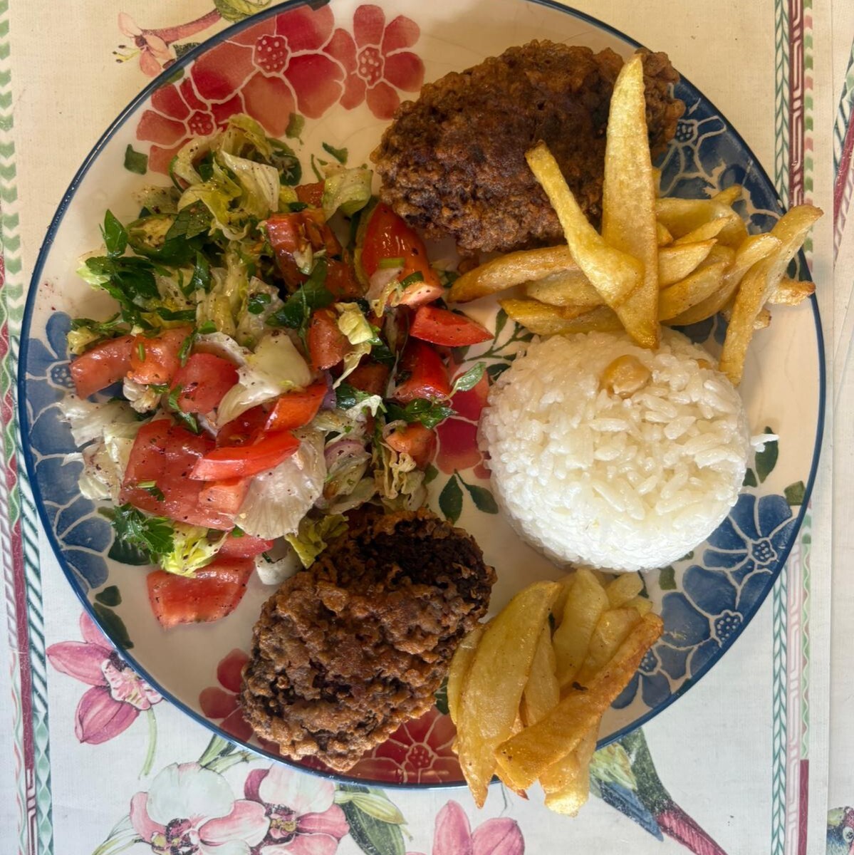 Kadın Budu Köfte + Pilav + Ayran + Salata