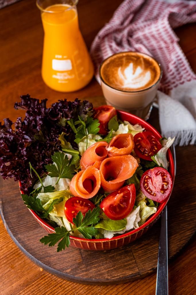 Somon Fümeli Yeşil Salata