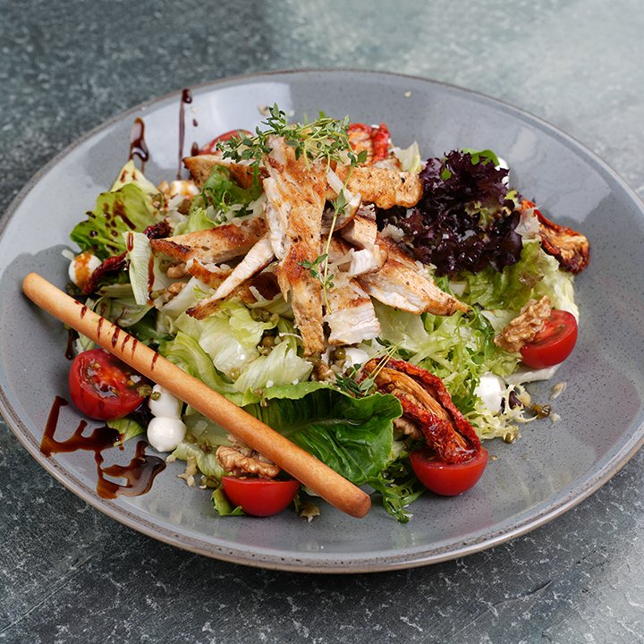 Izgara Tavuklu Salata