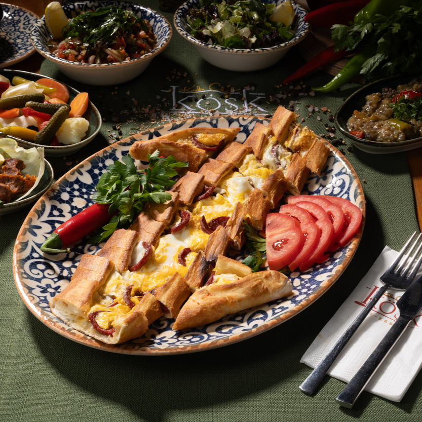 Sucuklu Yumurtalı Pide