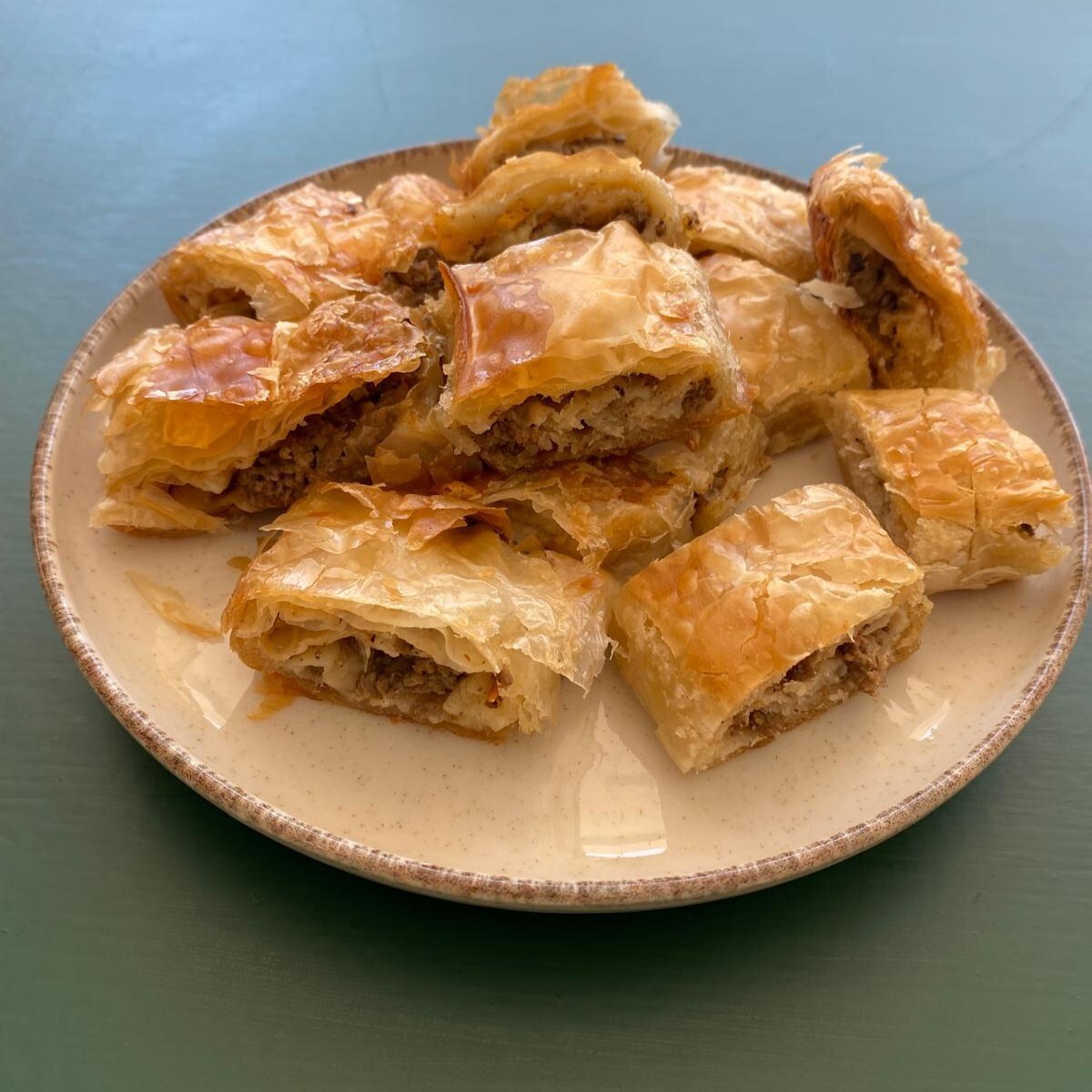 Kıymalı Kol Böreği